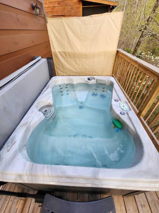 Dancing Bear Cabin- Relax & Enjoy! Sevierville Exterior photo